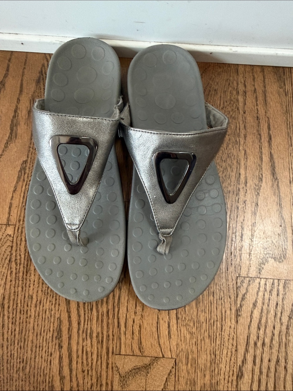 orthaheel Silver Metallic Thong Sandals